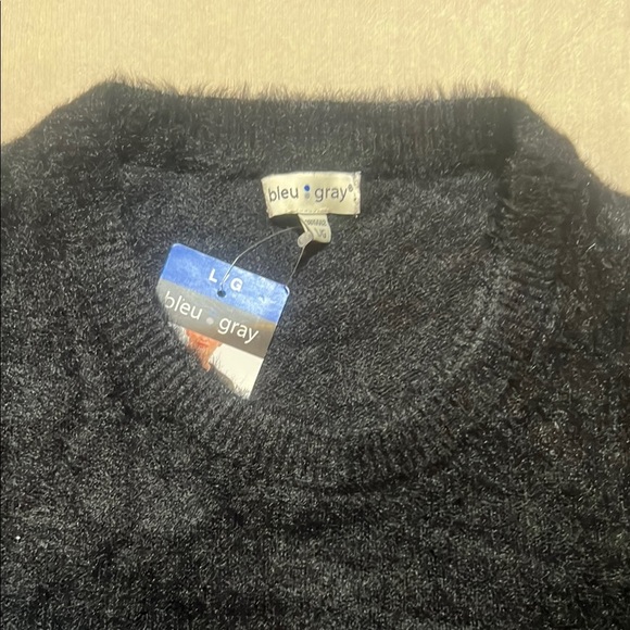 NWT Women’s Bleu Gray Ultra Soft Fuzzy Black Crew Neck Sweater sz L - Picture 8 of 9